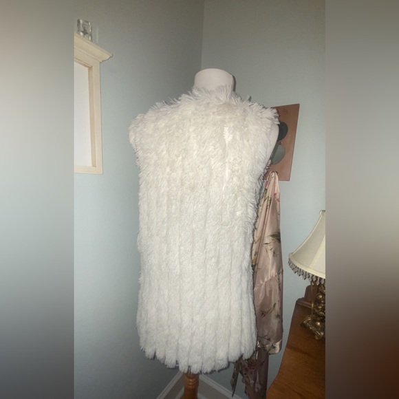 NWOT Jolt Faux Fur White Vest - Picture 3 of 5